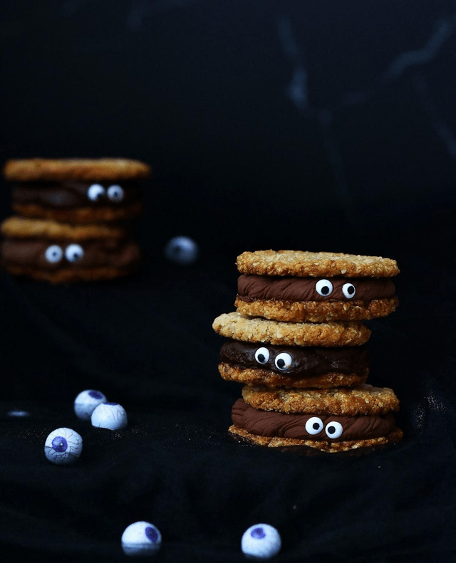Cookie pie slice