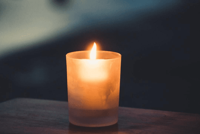 Wick guru glass candle