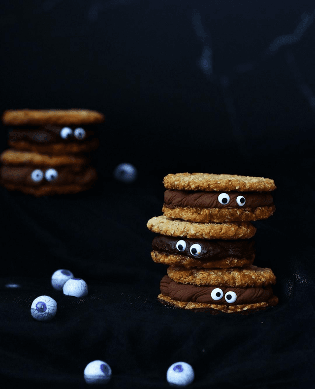 Cookie pie slice